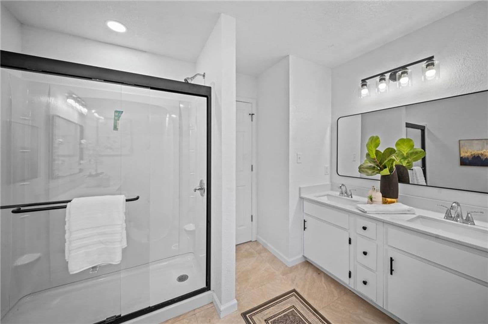 Fayetteville Apartment: 1614 E Huntsville Rd