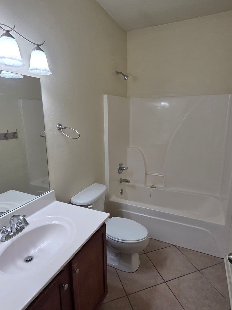 Fayetteville House: 3219 W. Thornebrook Street
