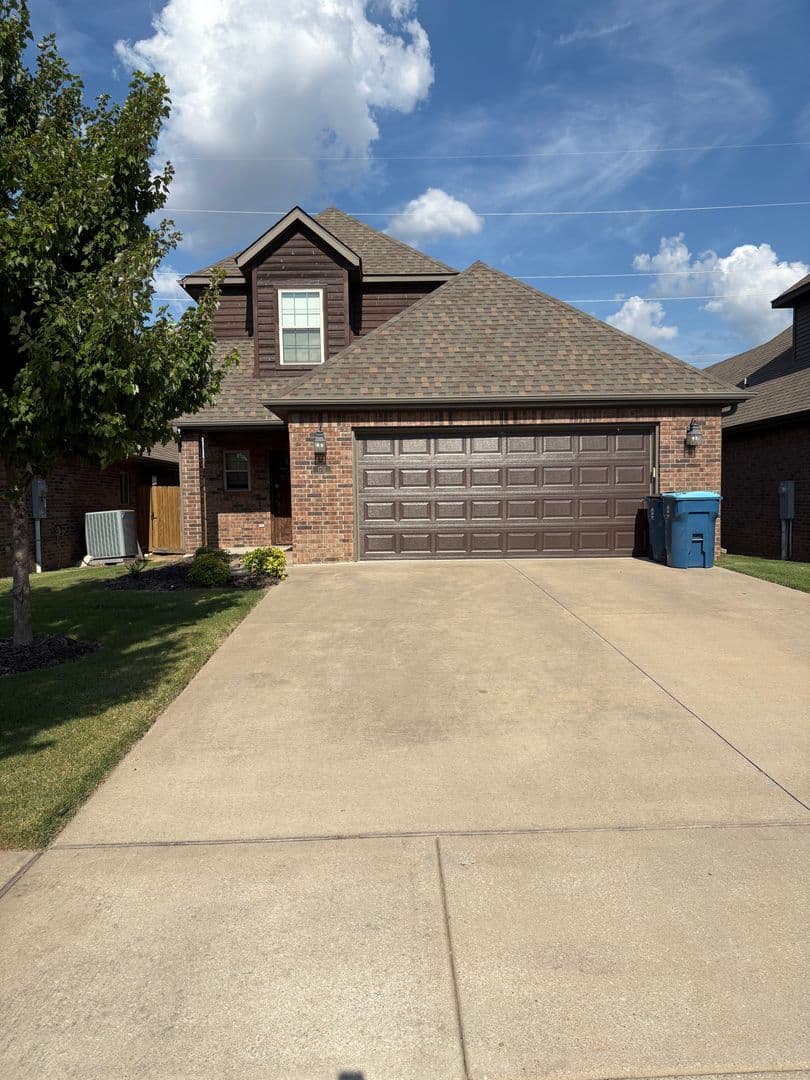 Bentonville House: 1711 SW Stonegrove Rd.