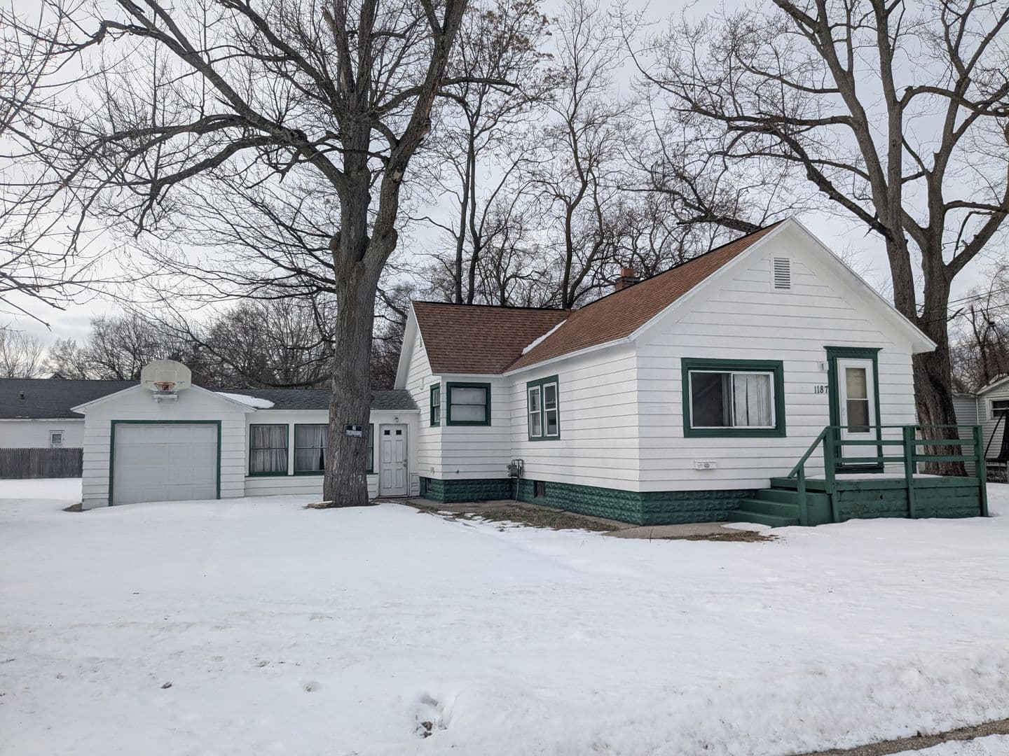 Muskegon House: 1187 Kenneth Street