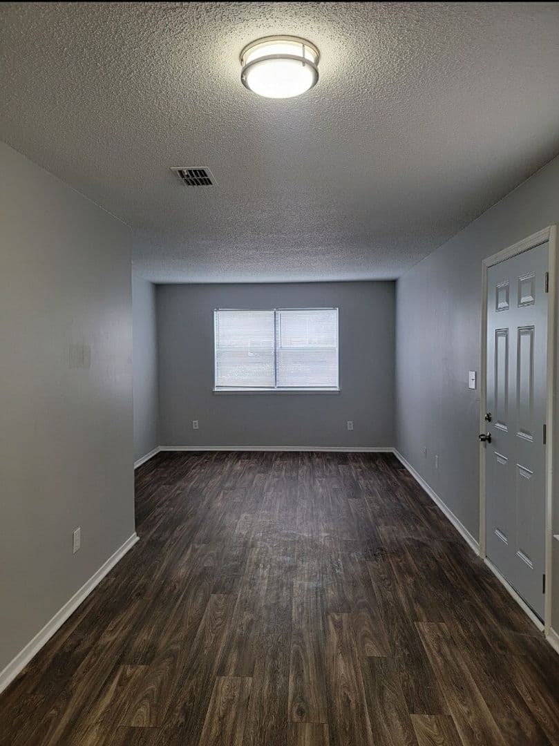 Madison Apartment: 101-A Abby Ln.