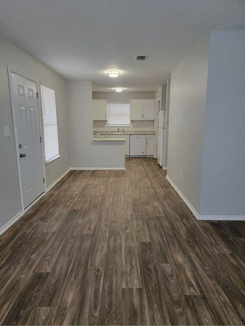 Madison Apartment: 101-A Abby Ln.