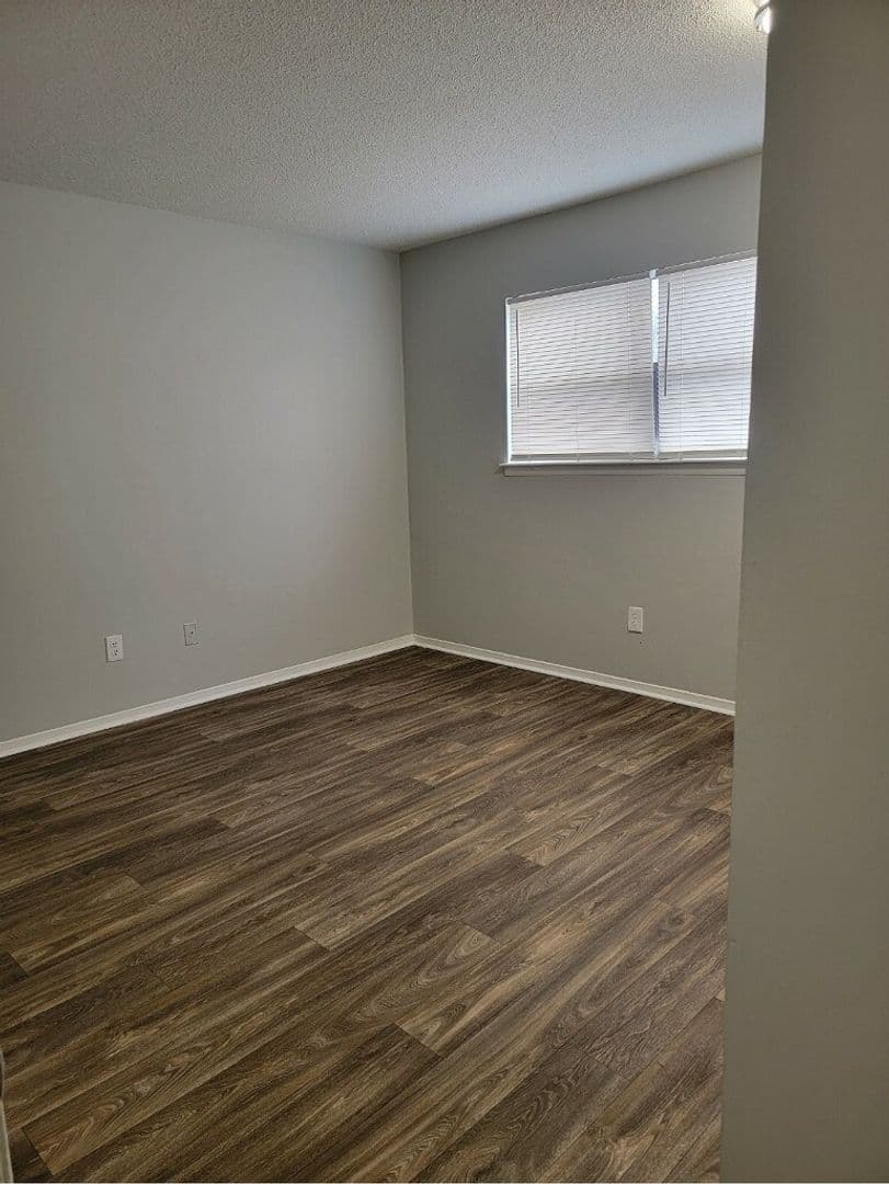 Madison Apartment: 101-A Abby Ln.