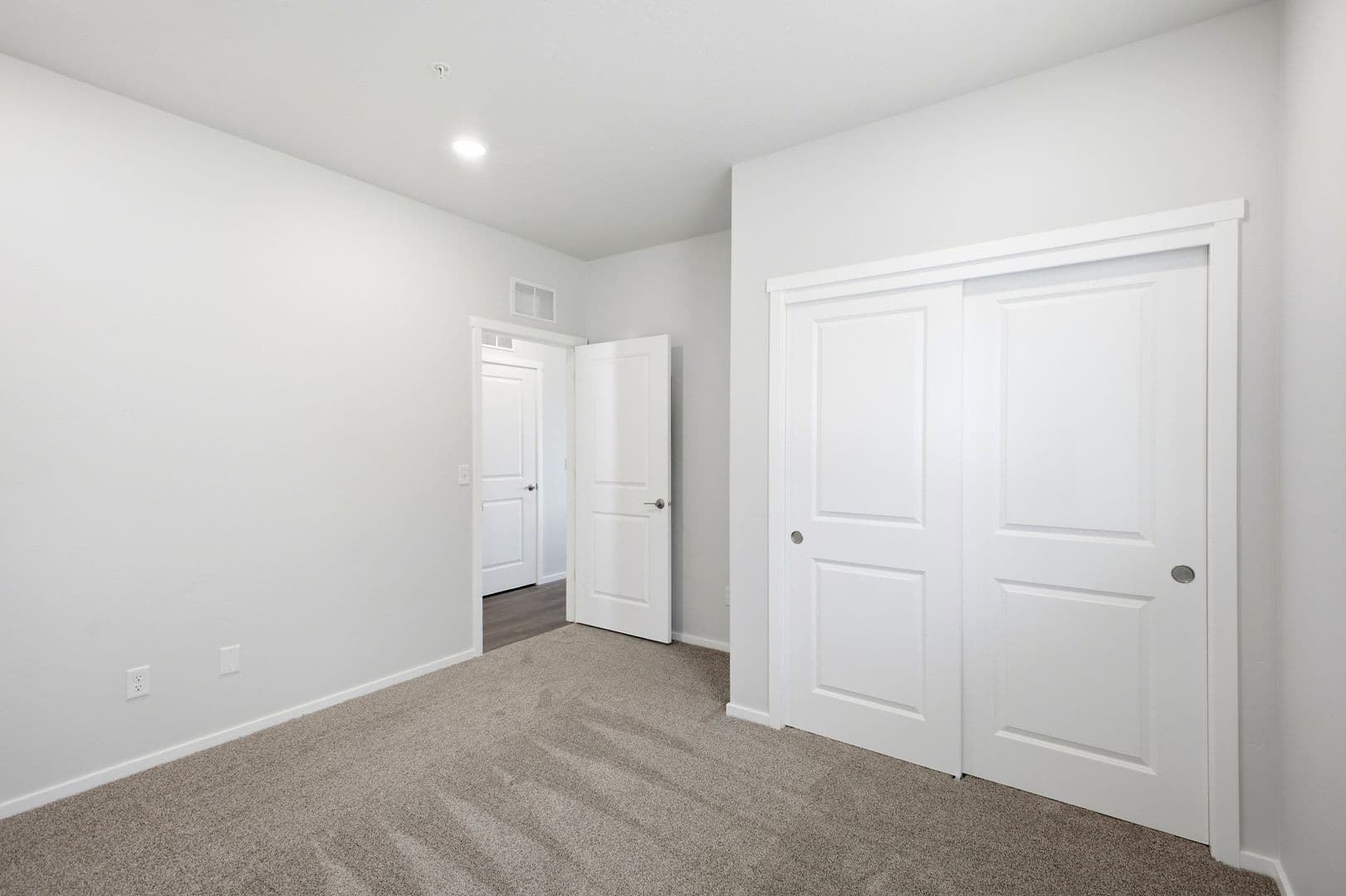 Emmett Apartment: 503 S Blackfoot Ave