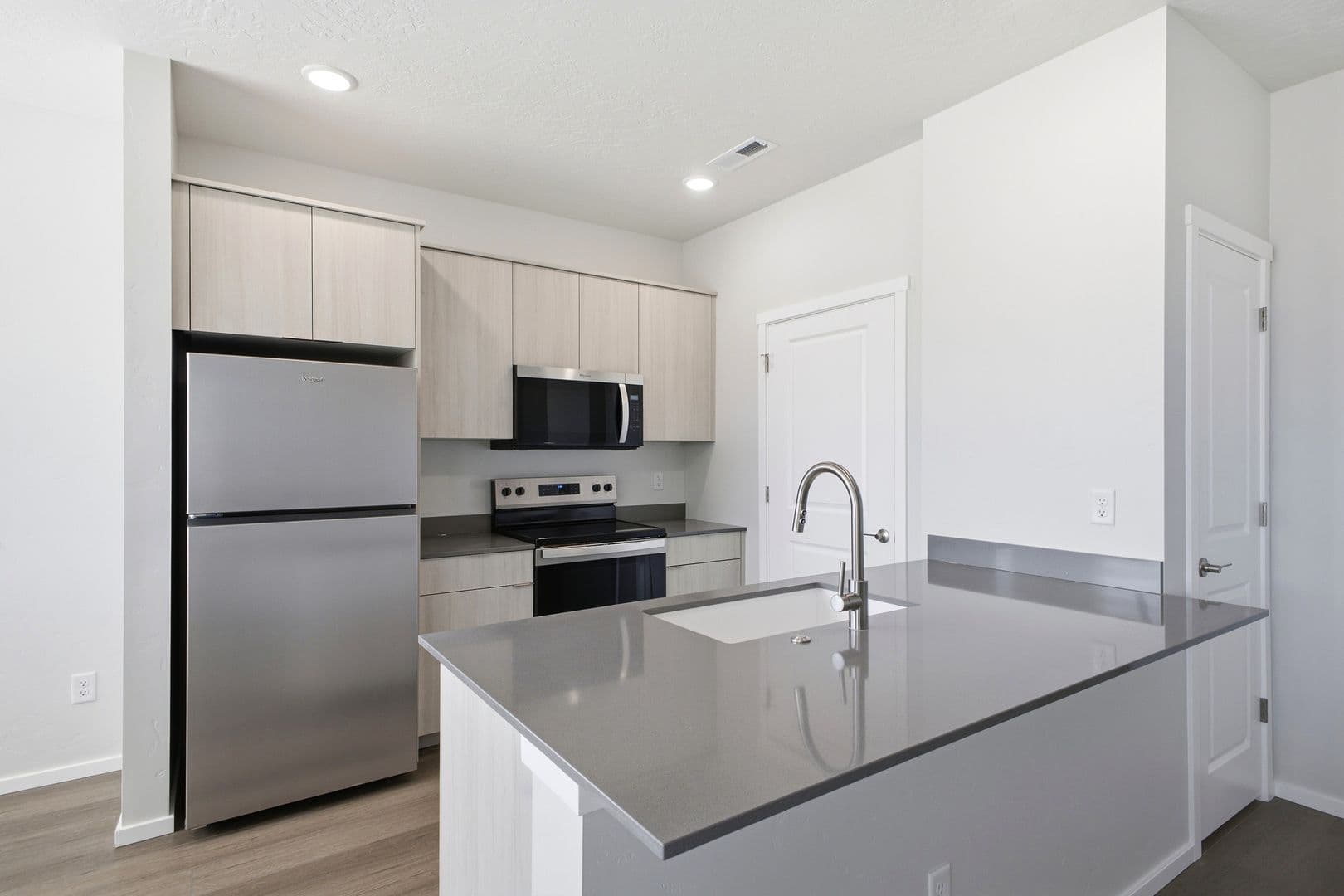 Emmett Apartment: 503 S Blackfoot Ave