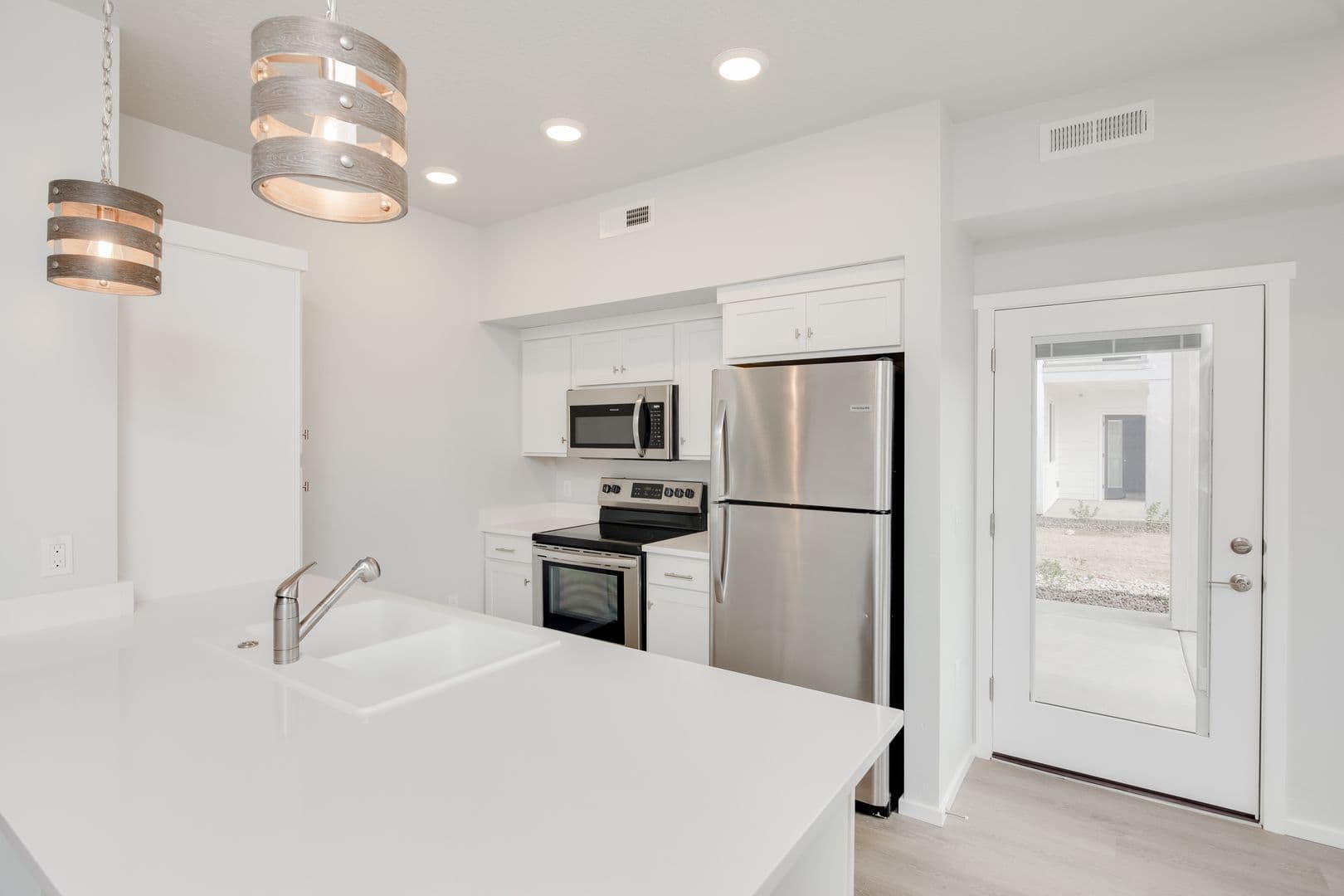 Caldwell Apartment: 5121 Farnum Lane #201
