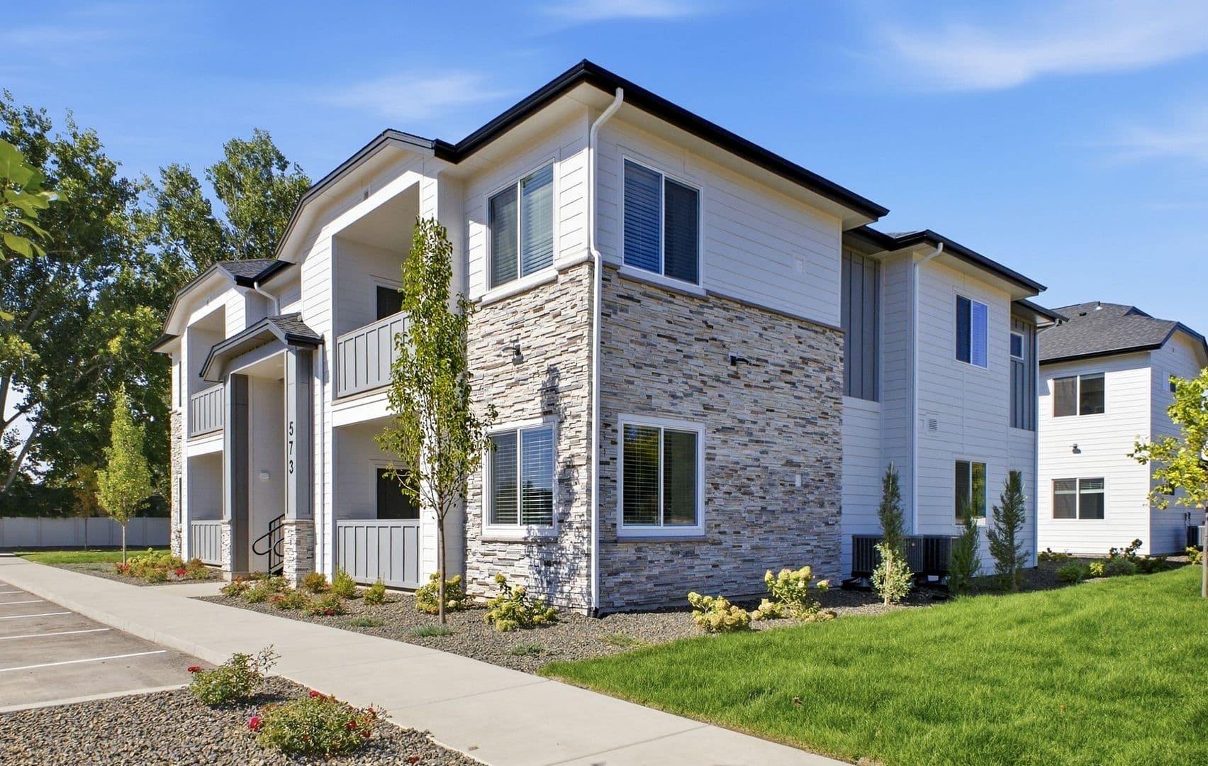 Emmett Apartment: 503 S Blackfoot Ave