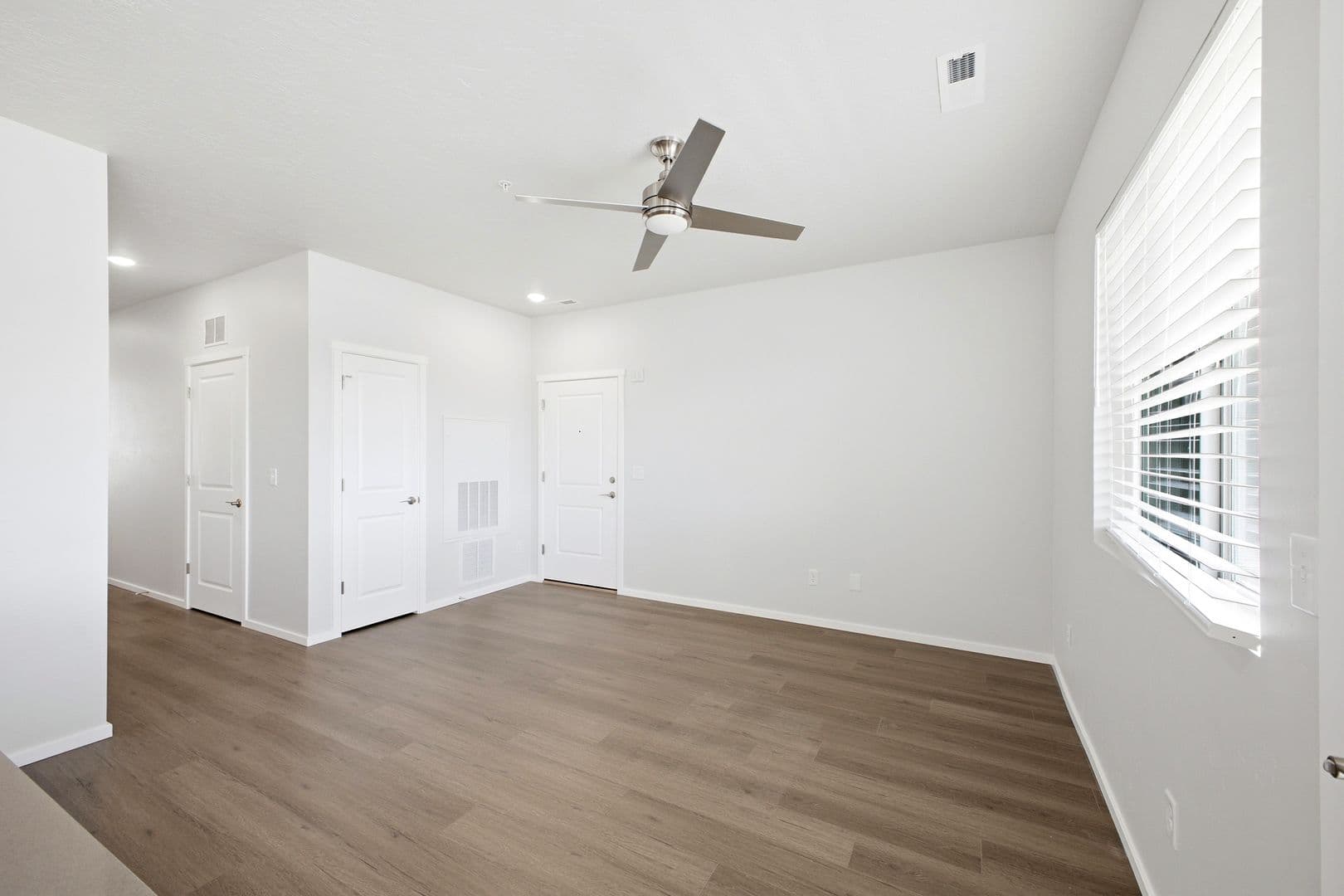 Emmett Apartment: 503 S Blackfoot Ave