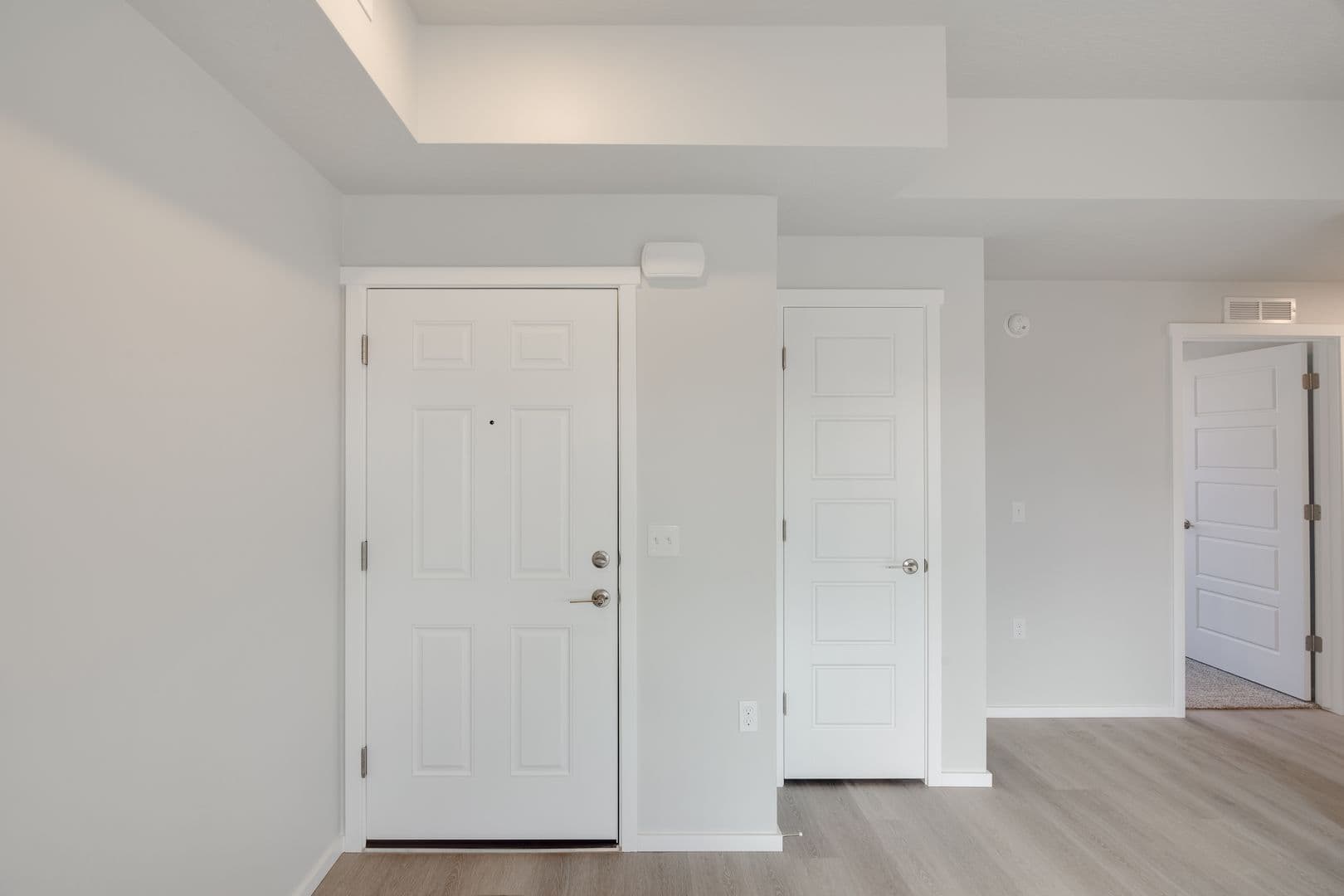 Caldwell Apartment: 5121 Farnum Lane #201