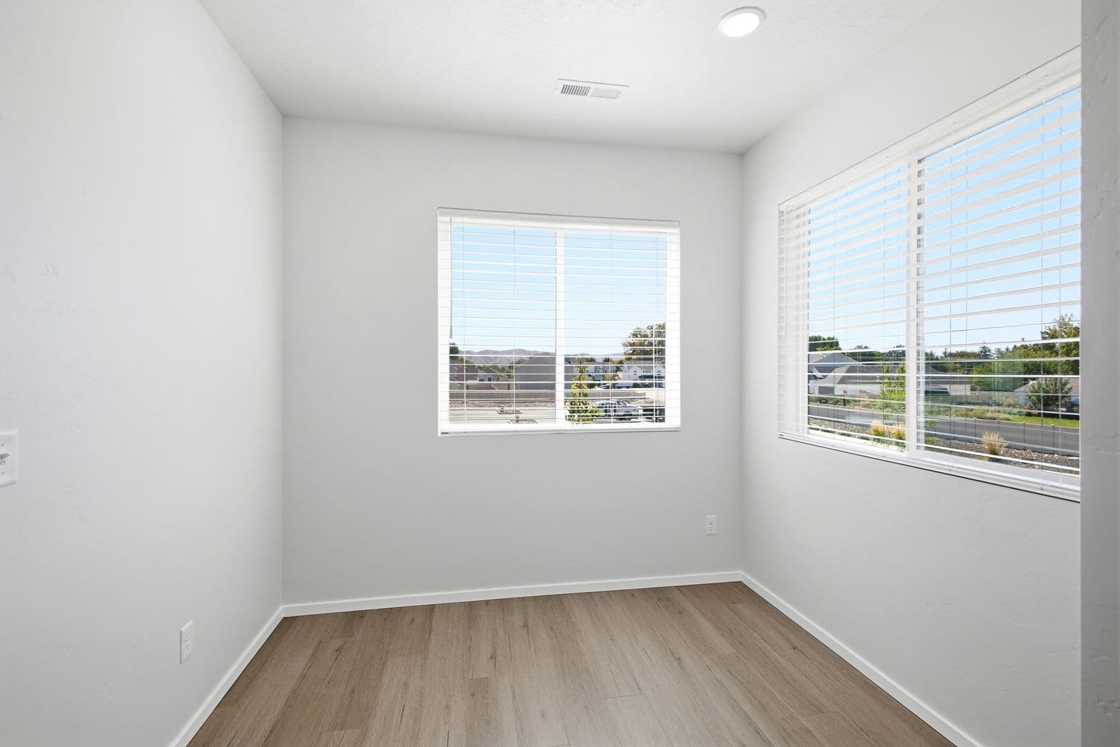 Emmett Apartment: 503 S Blackfoot Ave