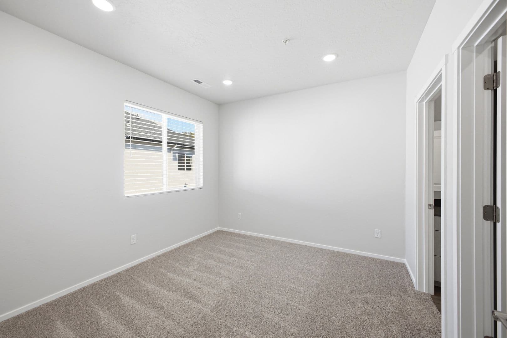 Emmett Apartment: 503 S Blackfoot Ave