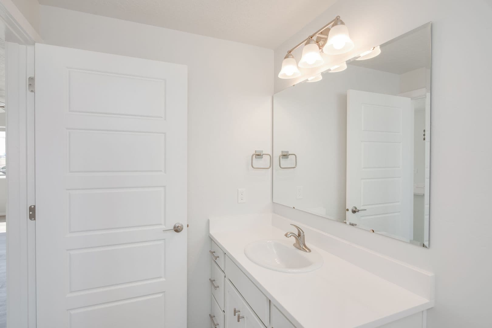 Caldwell Apartment: 5017 Farnum Lane #201