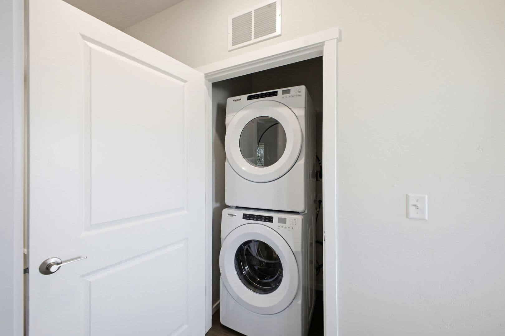 Emmett Apartment: 503 S Blackfoot Ave