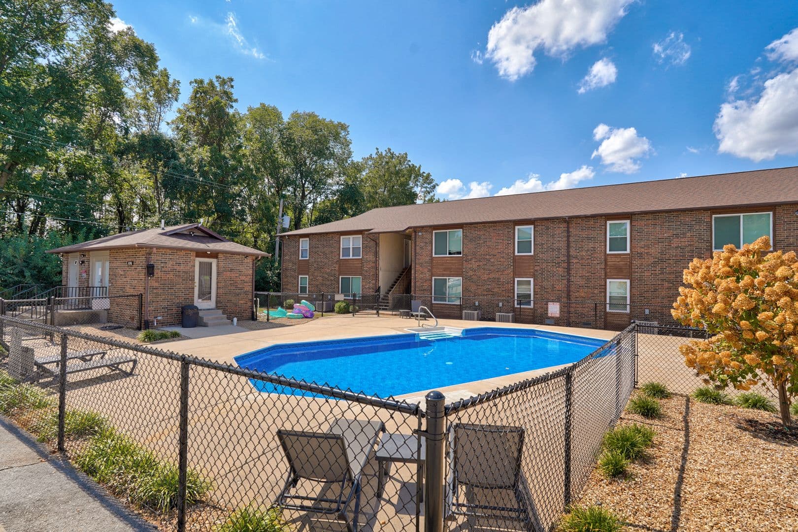 Springfield Apartment: 3110-3180 West Greenwood Street