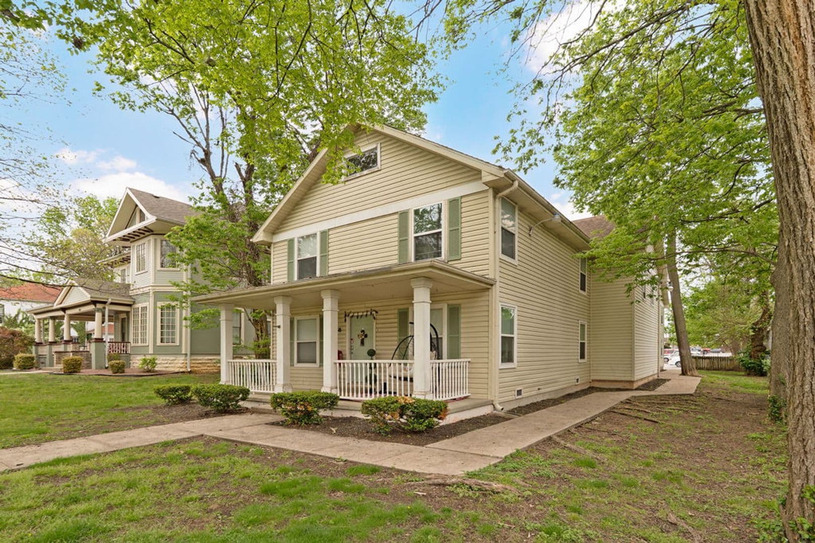 Springfield Apartment: 1138 E Walnut St
