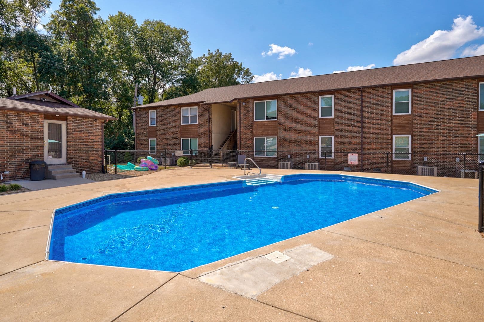 Springfield Apartment: 3110-3180 West Greenwood Street
