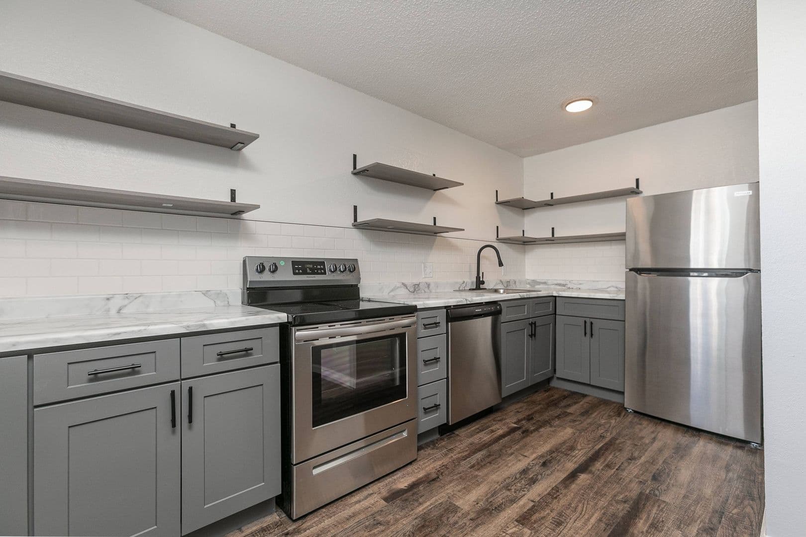 Springfield Apartment: 1147 E Elm St