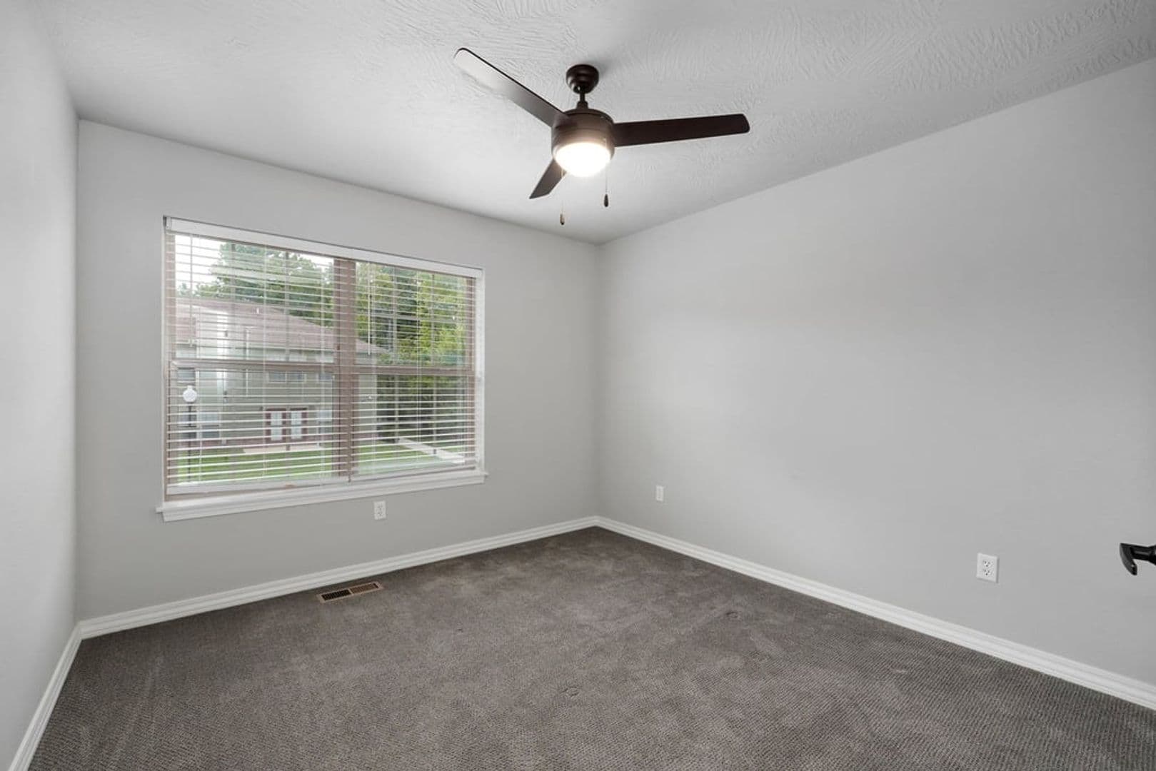 Springfield Apartment: 1302-1314 S Lexington