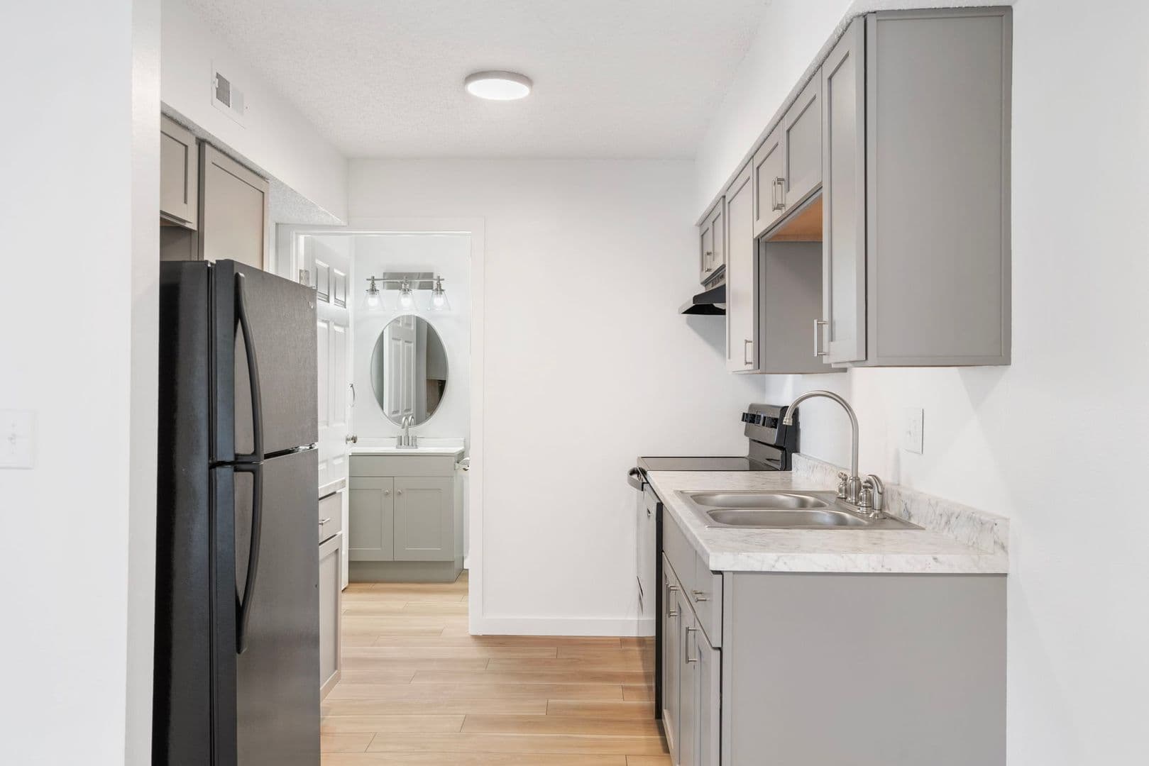 Springfield Apartment: 3110-3180 West Greenwood Street