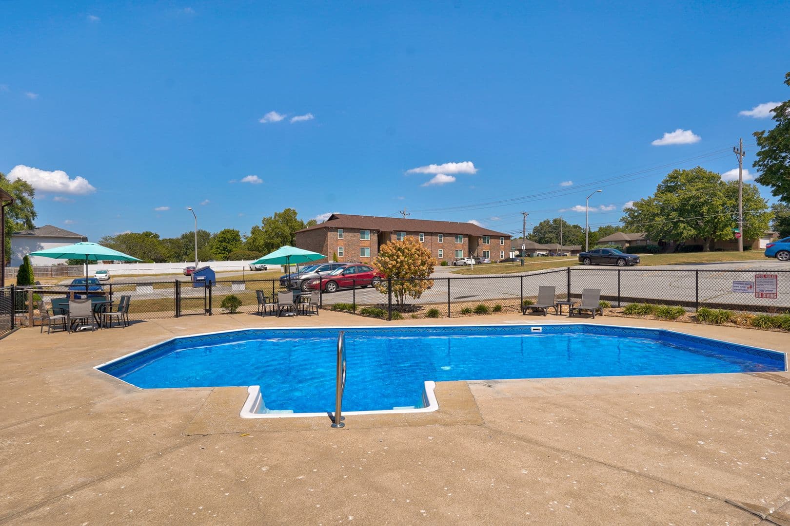 Springfield Apartment: 3110-3180 West Greenwood Street
