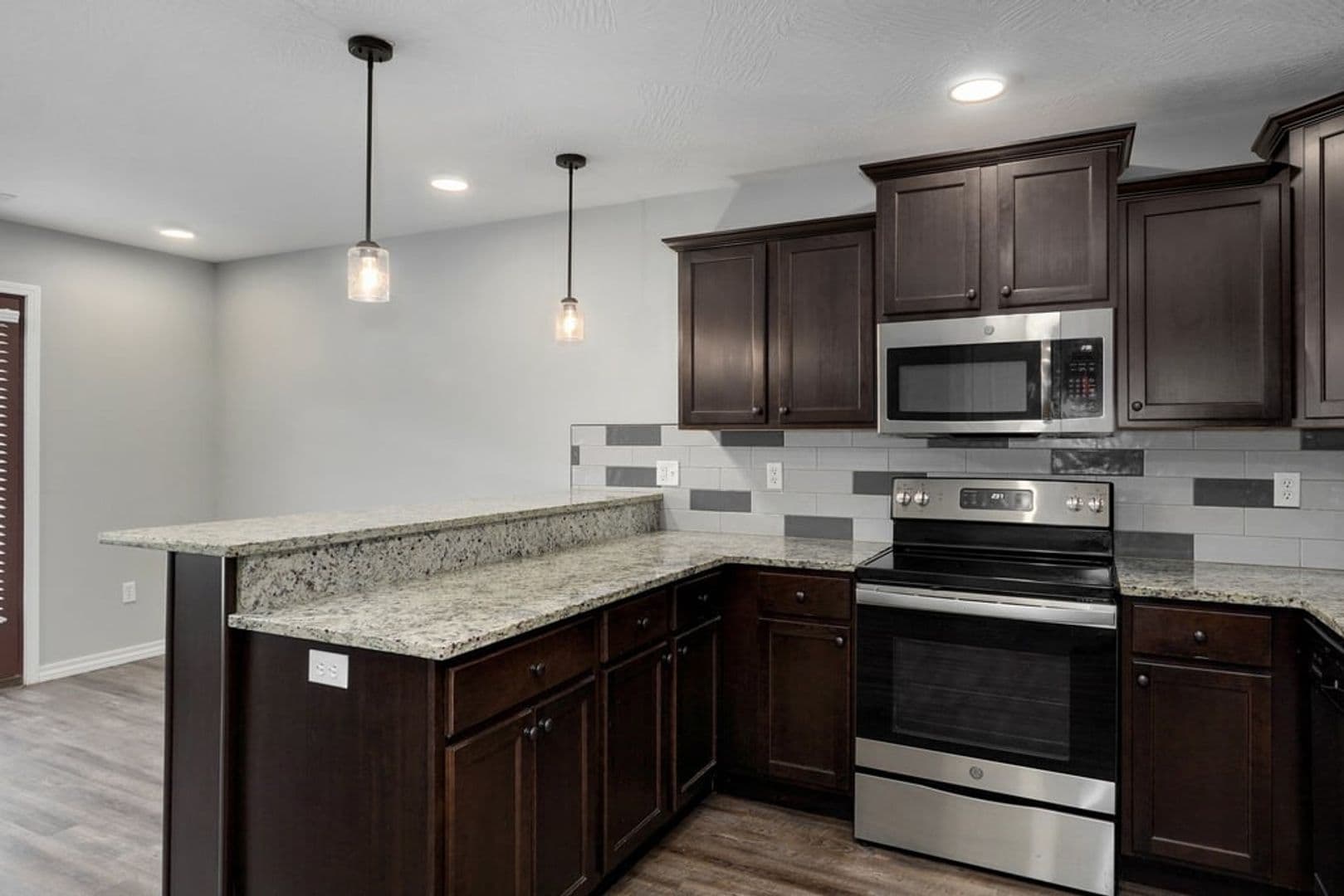 Springfield Apartment: 1302-1314 S Lexington