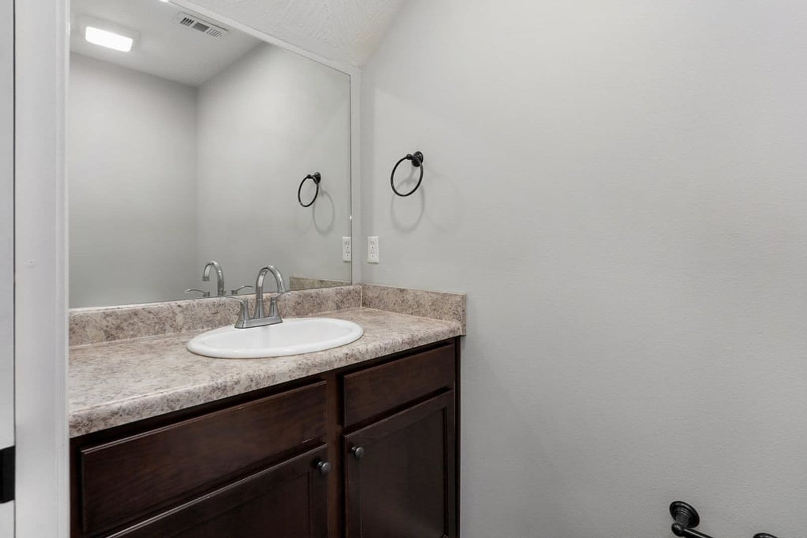 Springfield Apartment: 1302-1314 S Lexington