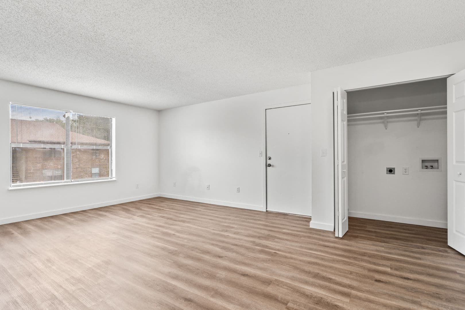Springfield Apartment: 3110-3180 West Greenwood Street