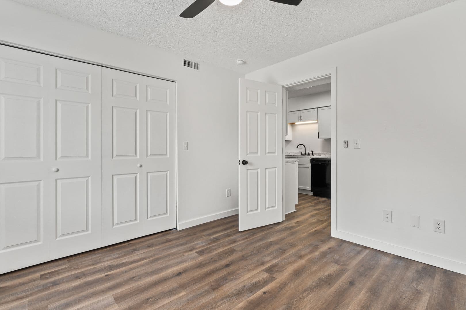Springfield Apartment: 3110-3180 West Greenwood Street