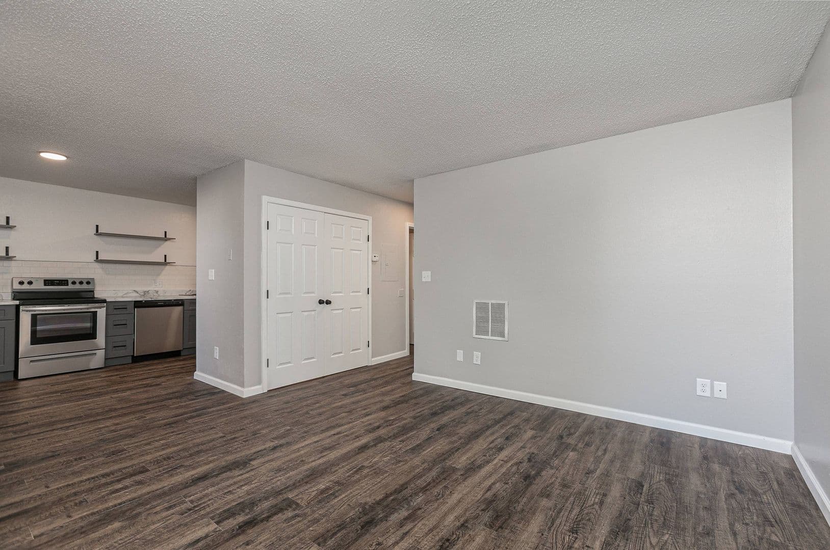 Springfield Apartment: 1147 E Elm St