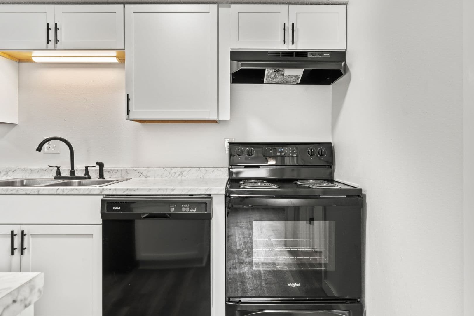 Springfield Apartment: 3110-3180 West Greenwood Street