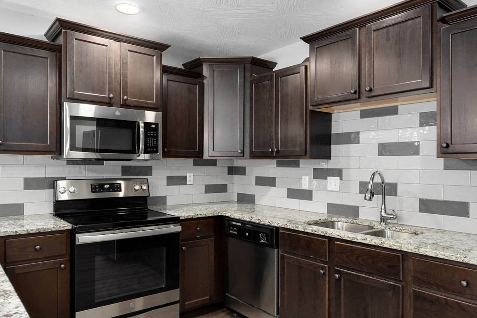 Springfield Apartment: 1302-1314 S Lexington