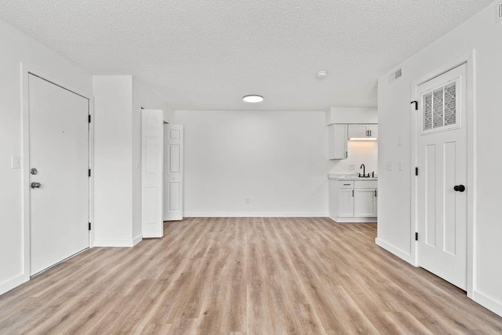 Springfield Apartment: 3110-3180 West Greenwood Street