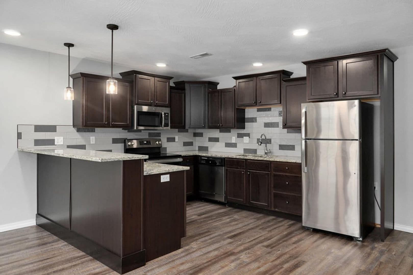 Springfield Apartment: 1302-1314 S Lexington