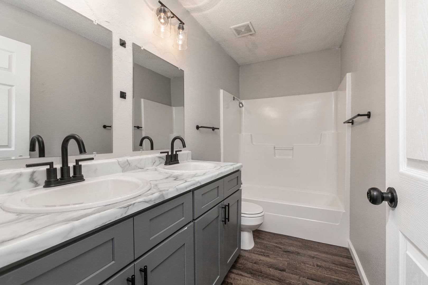 Springfield Apartment: 1147 E Elm St