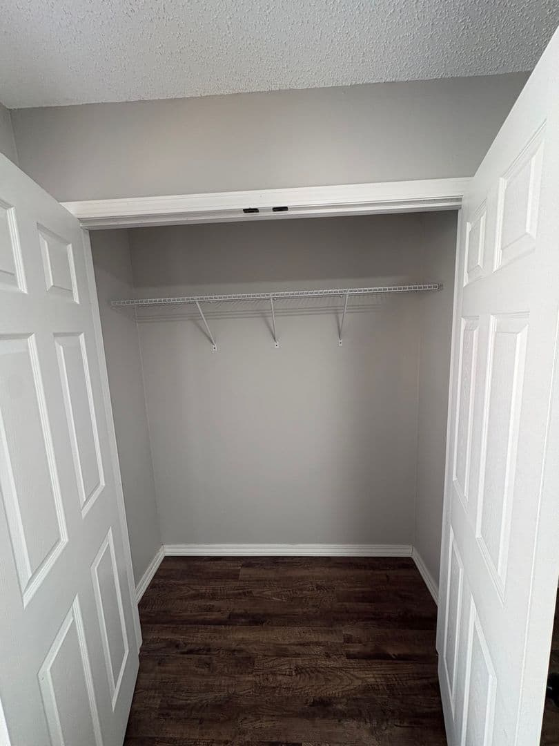 Springfield Apartment: 1138 E Walnut St