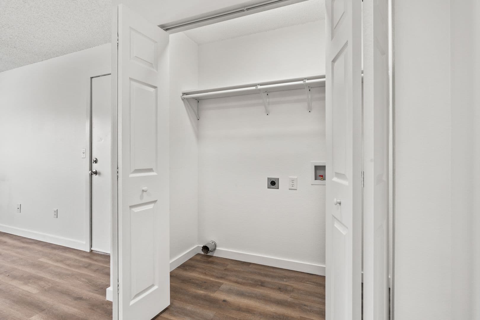 Springfield Apartment: 3110-3180 West Greenwood Street