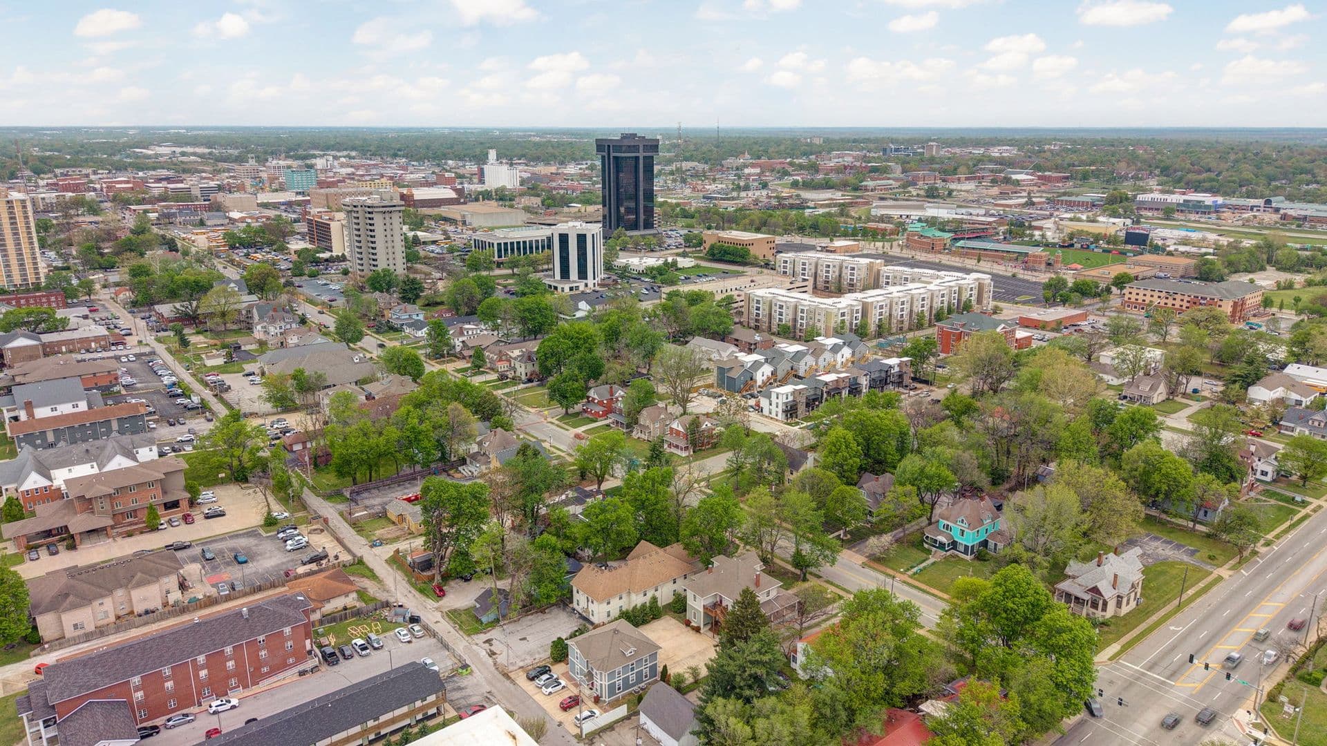Springfield Apartment: 1147 E Elm St