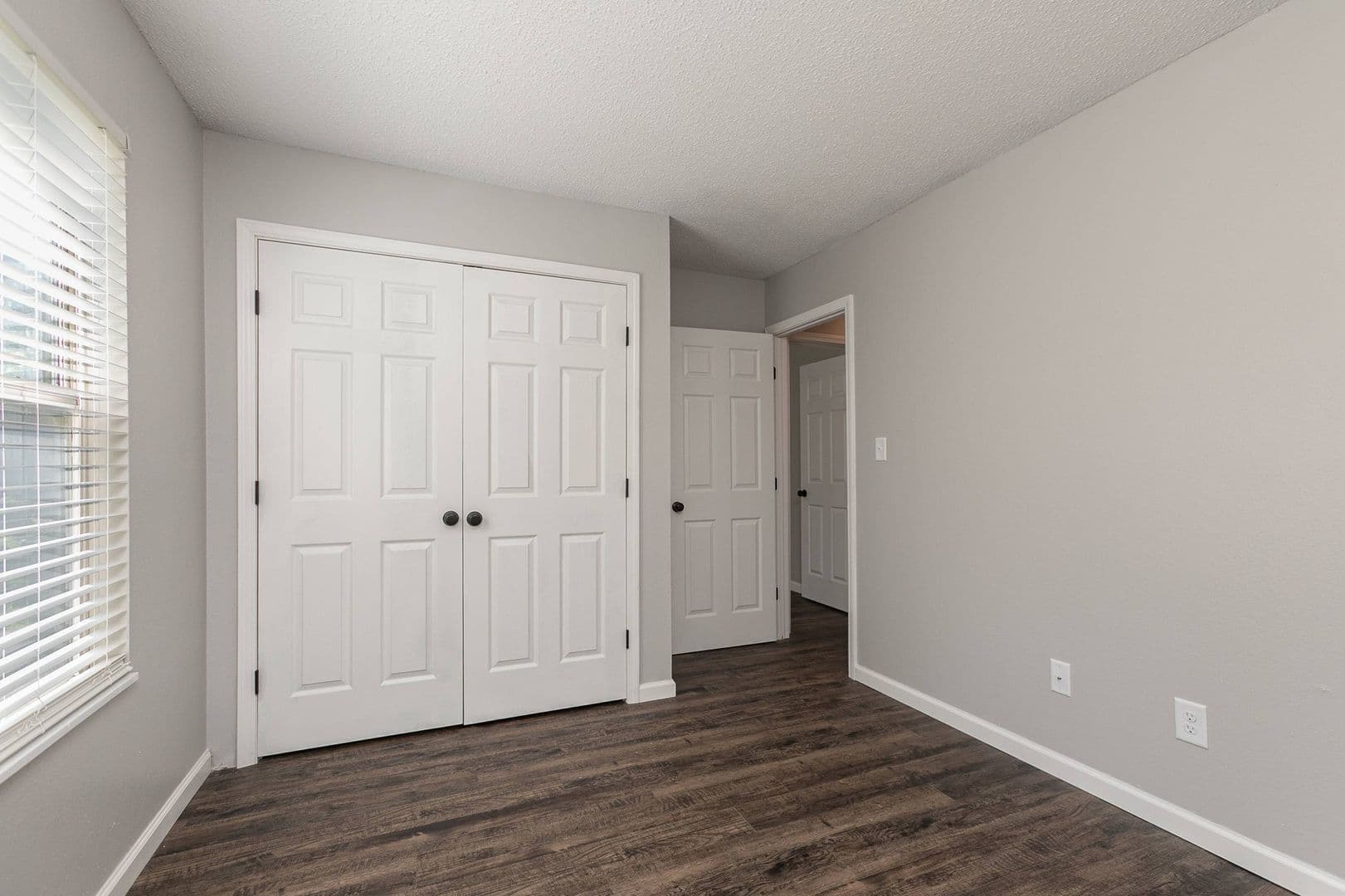 Springfield Apartment: 1147 E Elm St