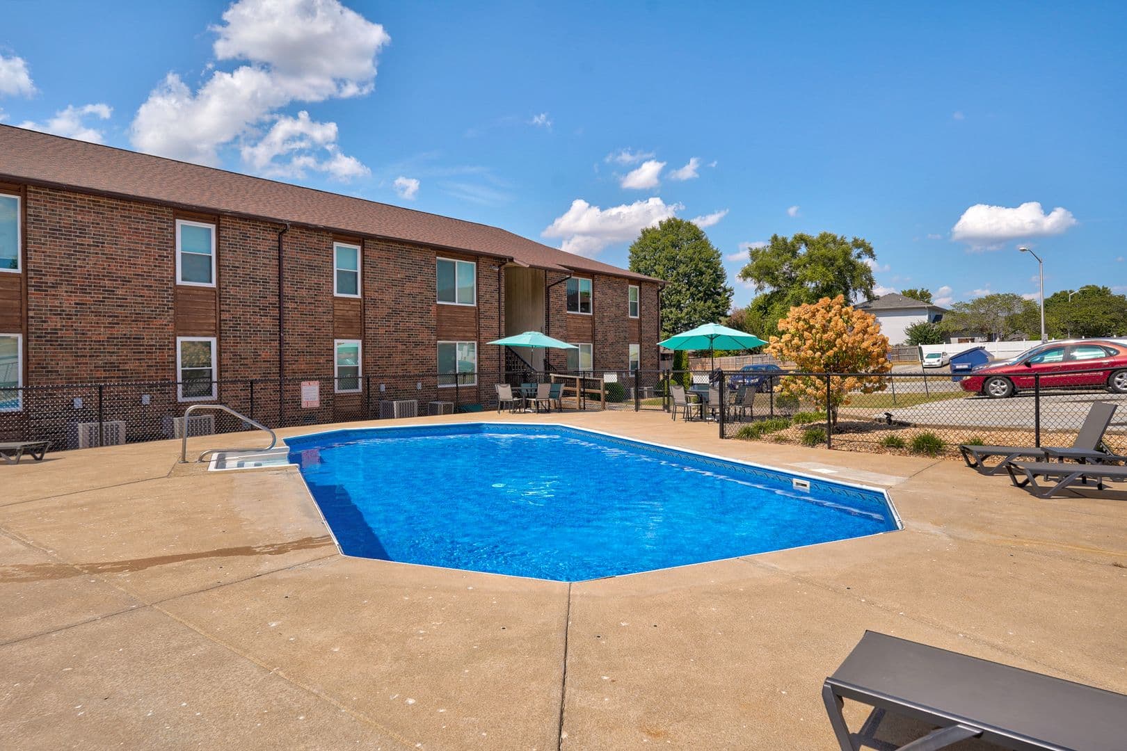 Springfield Apartment: 3110-3180 West Greenwood Street