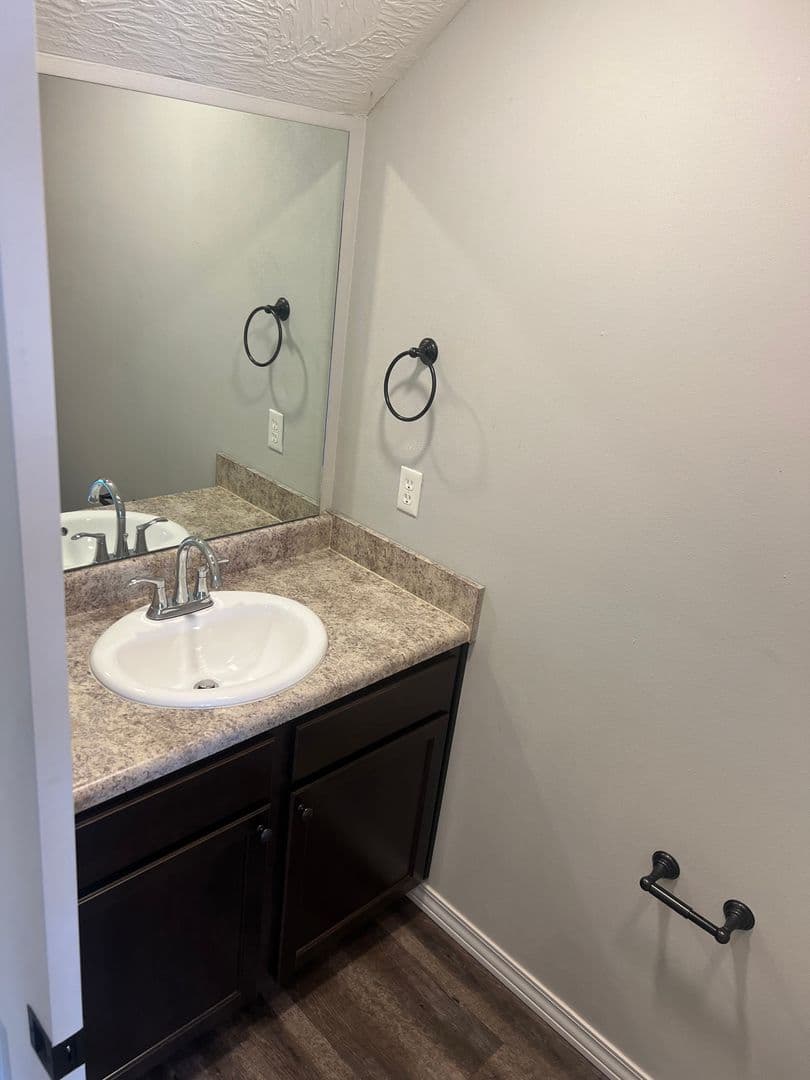 Springfield Apartment: 1302-1314 S Lexington