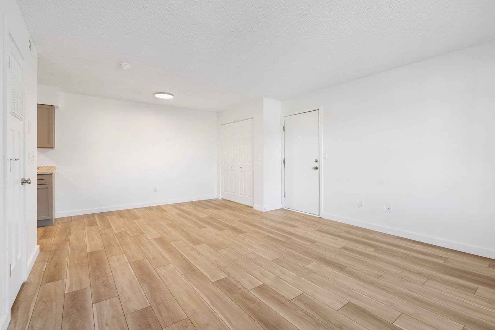 Springfield Apartment: 3110-3180 West Greenwood Street