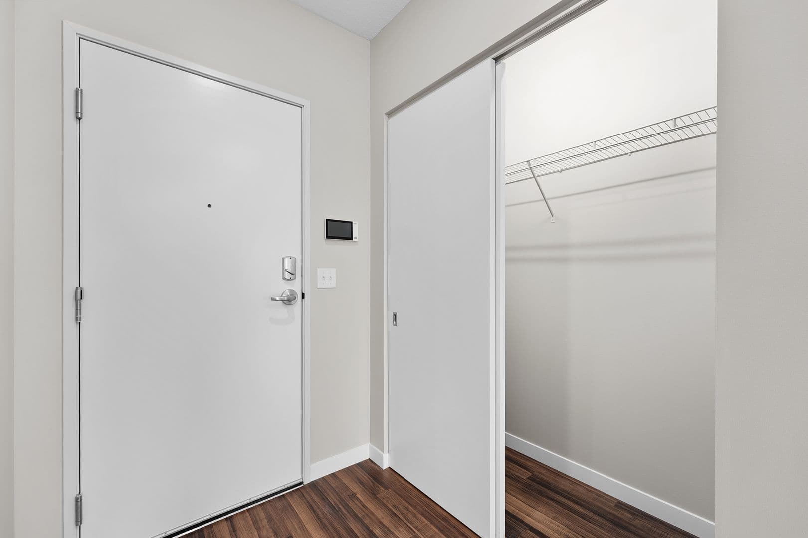 Eau Claire Apartment: 2016 Oxford Avenue