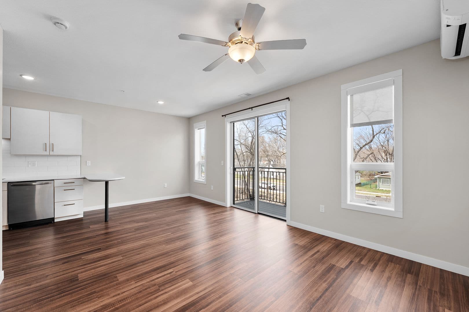 Eau Claire Apartment: 1920 Oxford Avenue