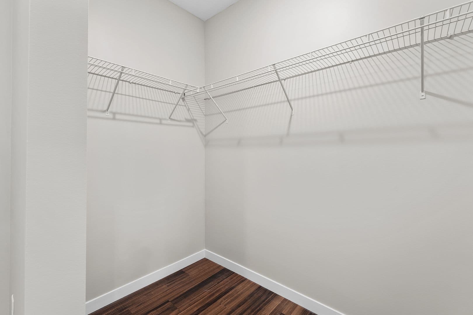 Eau Claire Apartment: 2016 Oxford Avenue