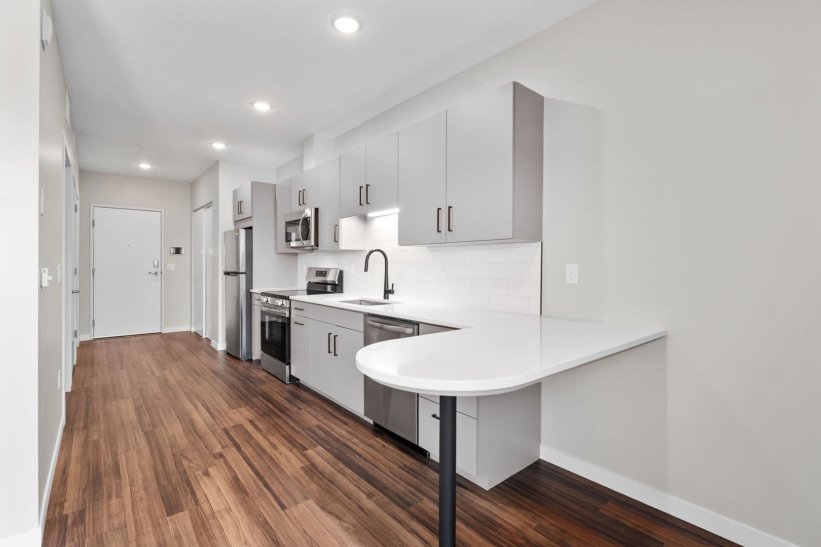 Eau Claire Apartment: 1920 Oxford Avenue