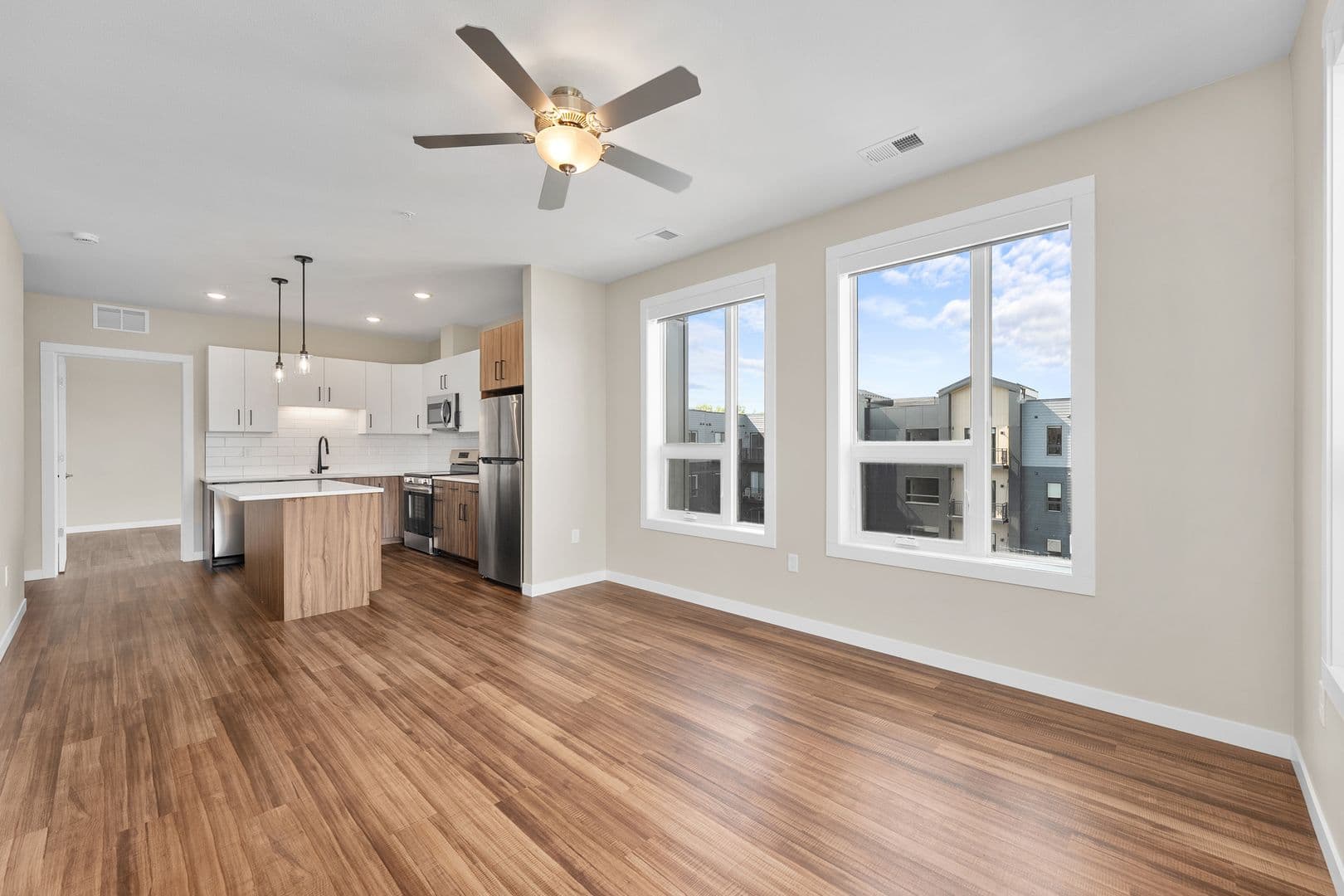Eau Claire Apartment: 2016 Oxford Avenue