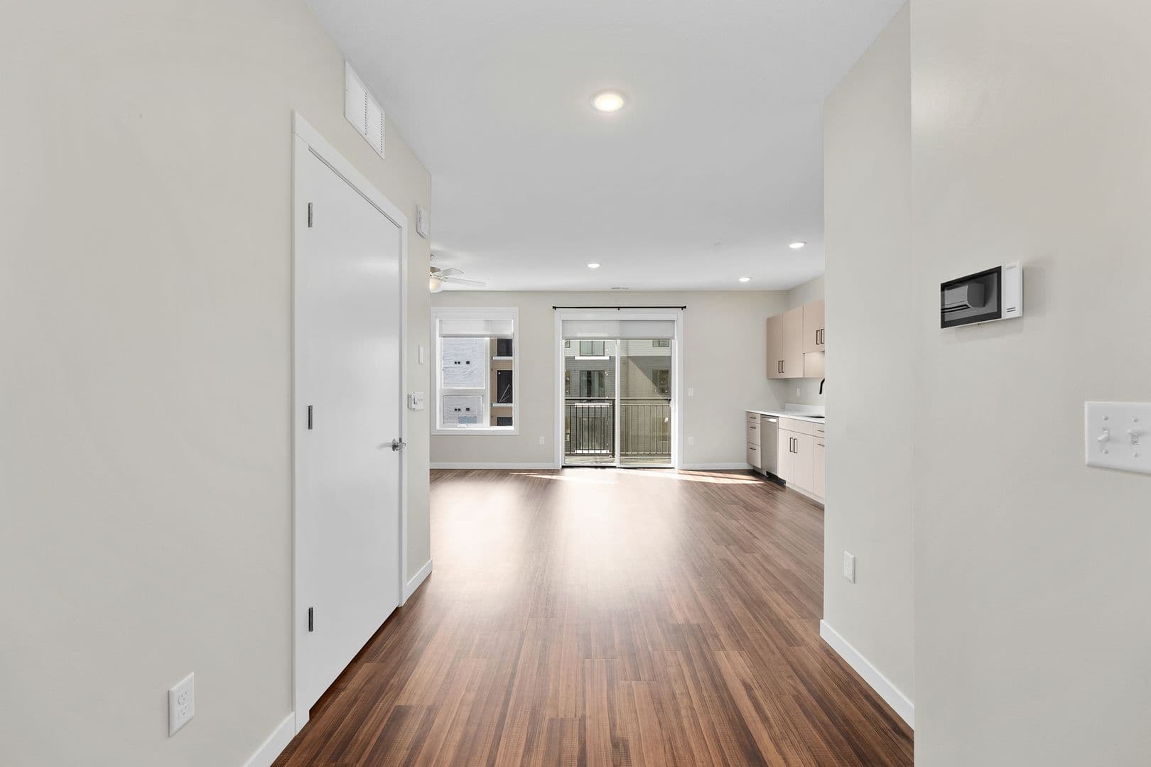 Eau Claire Apartment: 2016 Oxford Avenue