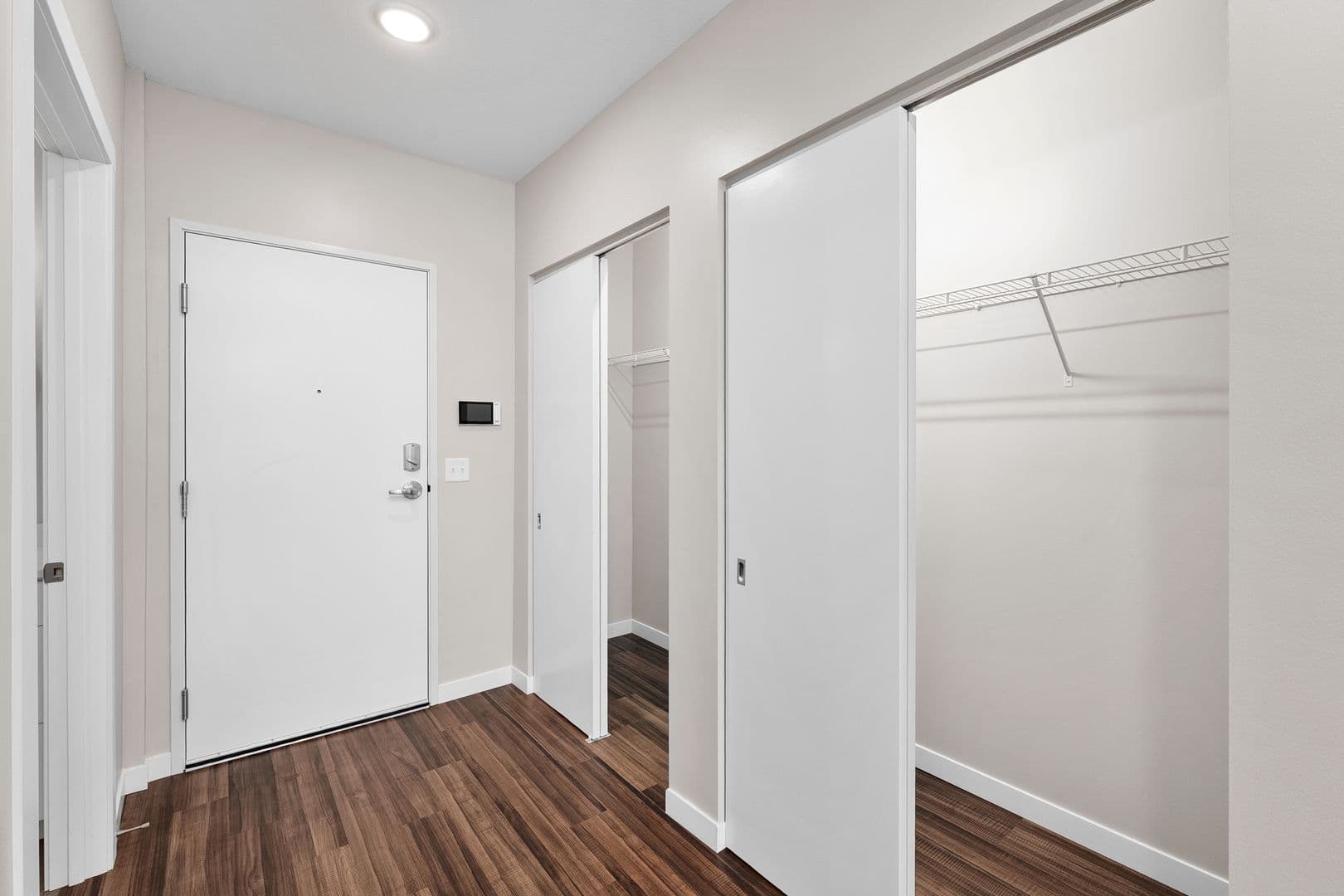 Eau Claire Apartment: 2016 Oxford Avenue