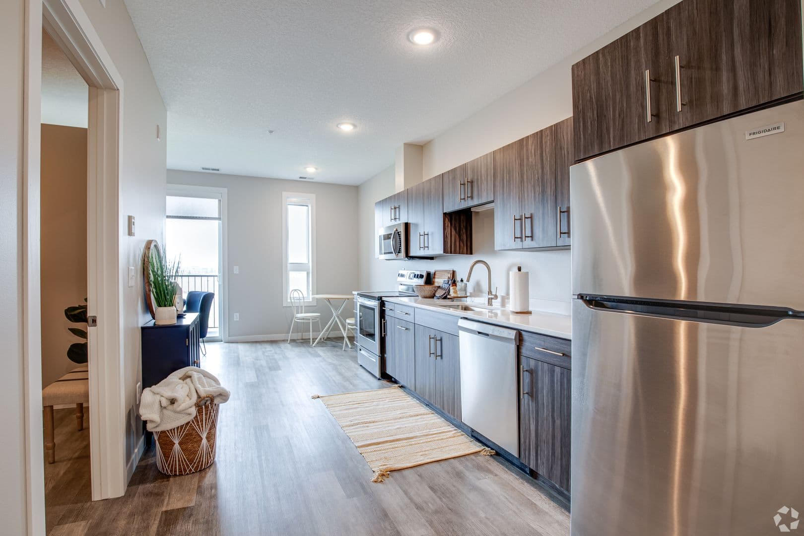 Superior Apartment: 2601 Bardon Ave