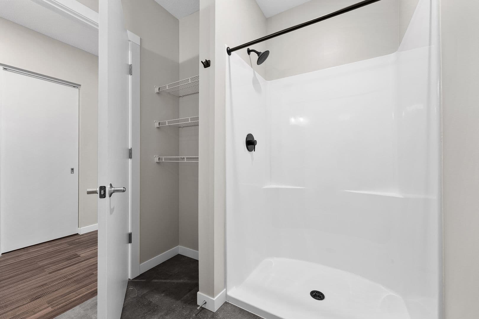 Eau Claire Apartment: 1920 Oxford Avenue